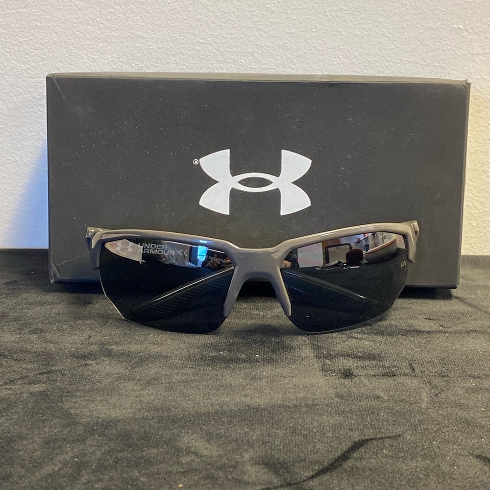 Under Armour Men's Grey Sunglasses